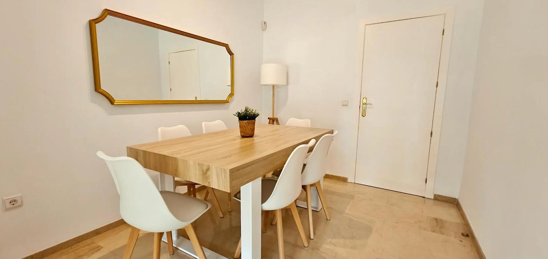 קורדובה Suite Deluxe Puerta De Almodovar 0*,  ספרד